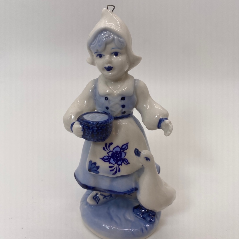 Porcelain figurine woman feeding geese‎ made in china #286